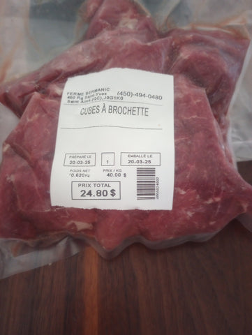 Cubes d'agneau à brochettes