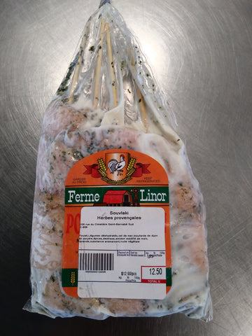 Brochettes de souvlaki de poulet marinées provençal